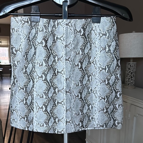 AKIRA Snake Print Mini Skirt - Picture 1 of 7
